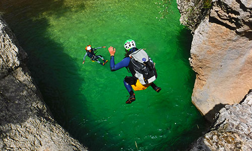 Descenso de barrancos en Guara. Cañones en la Sierra de Guara Descenso de barrancos en Guara. Cañones en la Sierra de Guara