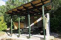 Rocódromo cubierto en Rodellar. Camping Mascún Merendero en Rodellar. Camping Mascún