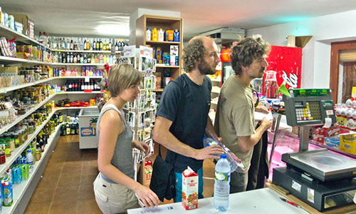 Supermercado, tienda de ultramarinos en Rodellar Supermercado, tienda de ultramarinos en Rodellar